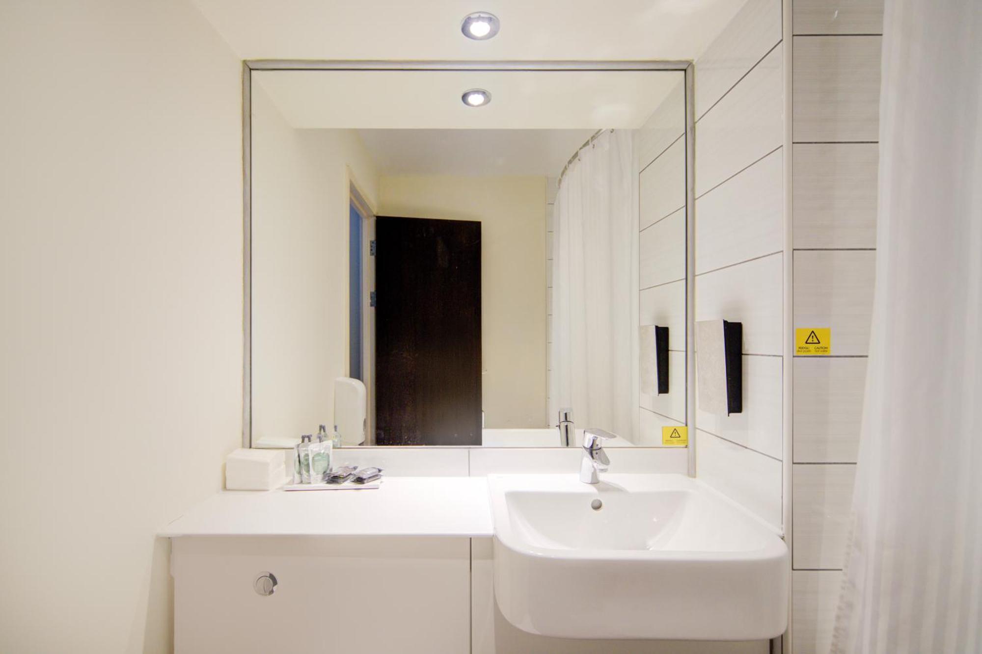 Belvilla Newport City Centre Hotel - Lifestyle Extérieur photo